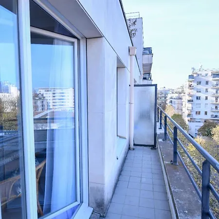 Bright With Balcony At Buttes Chaumont Παρίσι