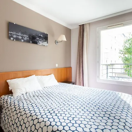 Apartment Bright With Balcony At Buttes Chaumont