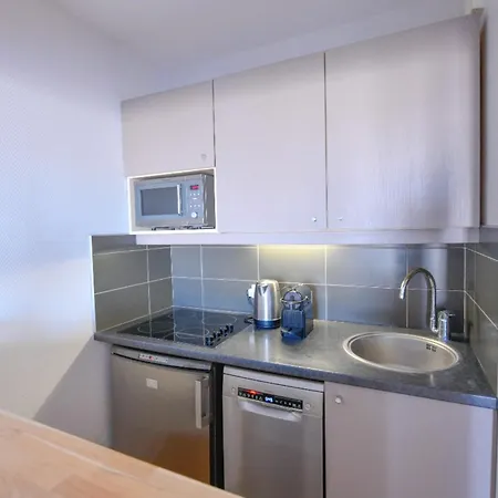 Bright With Balcony At Buttes Chaumont Apartment