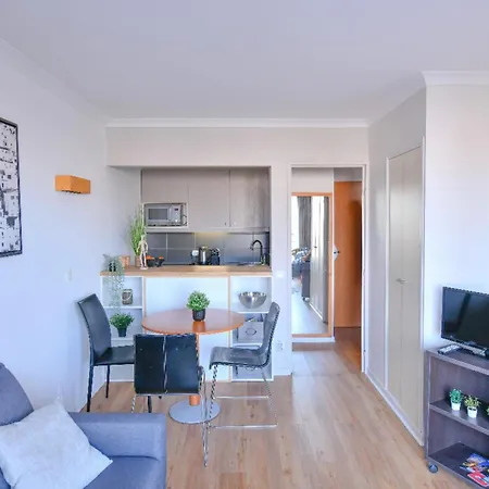 Apartment Bright With Balcony At Buttes Chaumont *