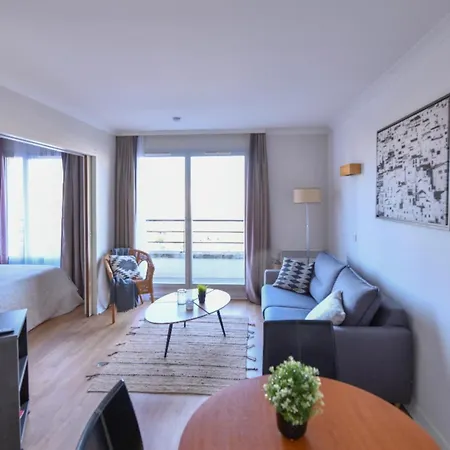 Apartment Bright With Balcony At Buttes Chaumont *