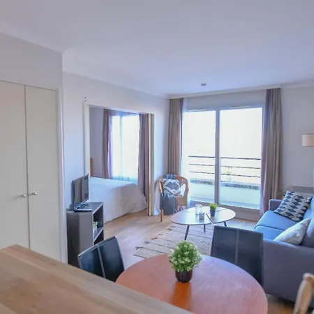 Bright With Balcony At Buttes Chaumont *