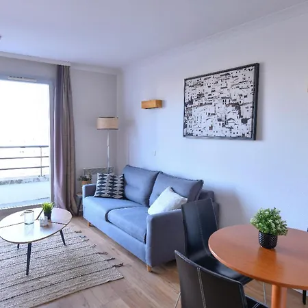 Bright With Balcony At Buttes Chaumont פריז