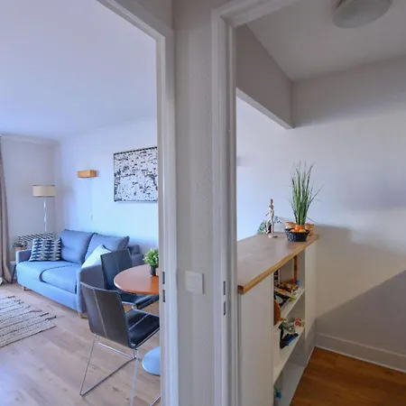 Appartement Bright With Balcony At Buttes Chaumont Parijs