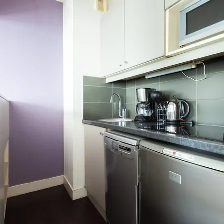 Bright With Balcony At Buttes Chaumont * פריז