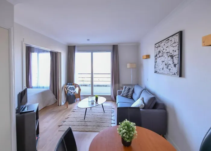 Apartamento Bright With Balcony At Buttes Chaumont Paris