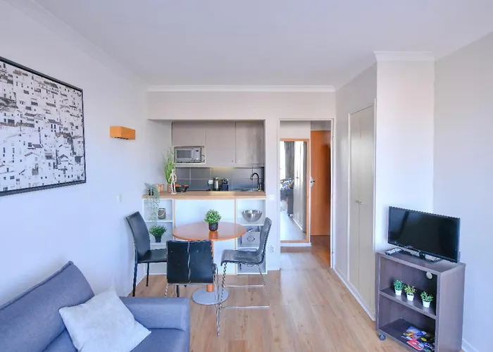Apartamento Bright With Balcony At Buttes Chaumont