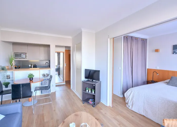 Bright With Balcony At Buttes Chaumont Apartamento Paris