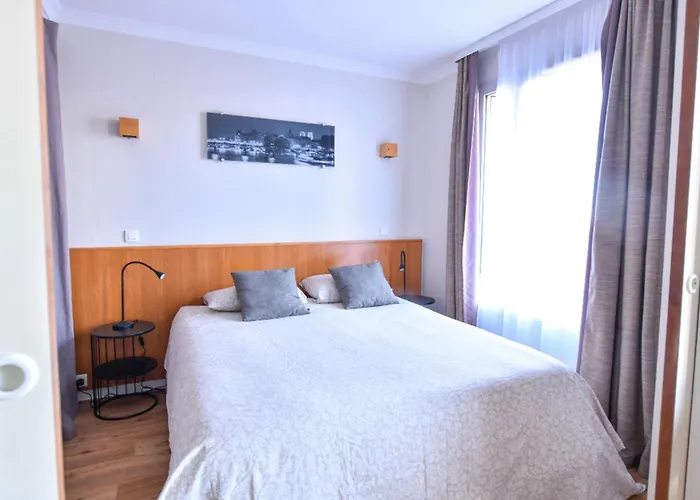 Bright With Balcony At Buttes Chaumont Apartamento *