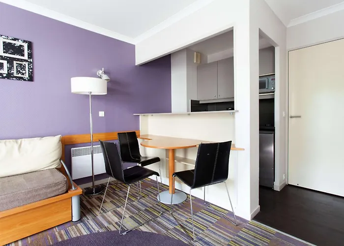 Bright With Balcony At Buttes Chaumont Apartamento *