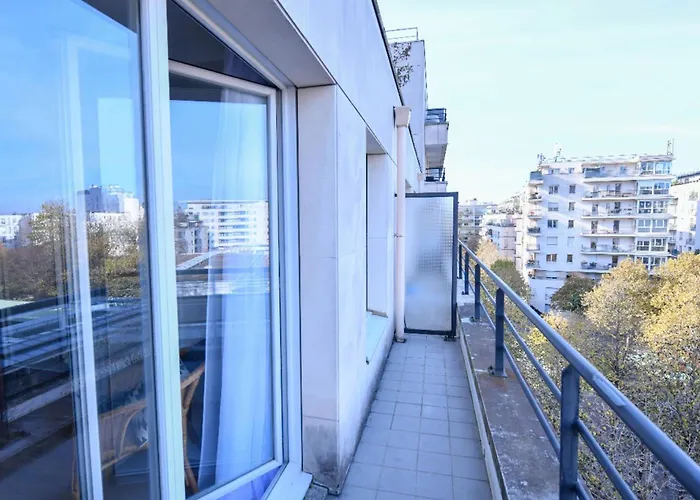Bright With Balcony At Buttes Chaumont Paris