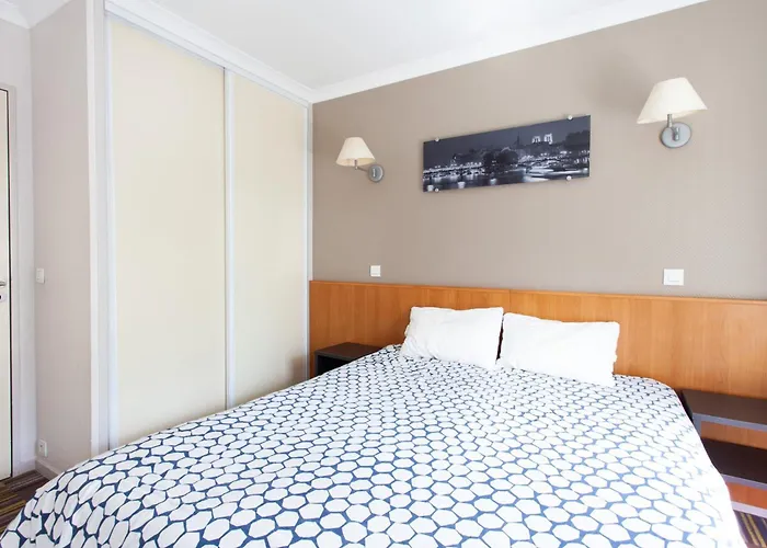 Bright With Balcony At Buttes Chaumont Apartamento